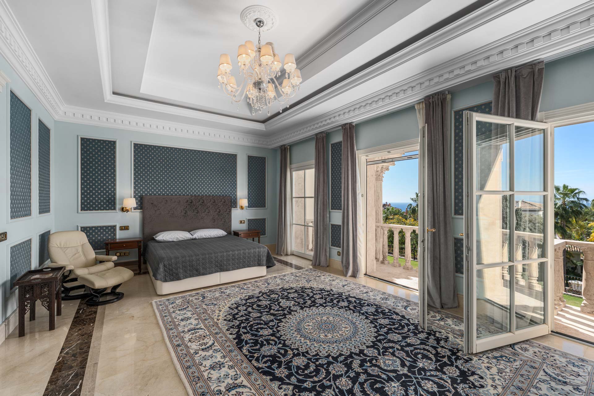 GEM–11 Tuscany Palazzo-Style Mansion in Sierra Blanca - Golden Mile, Marbella