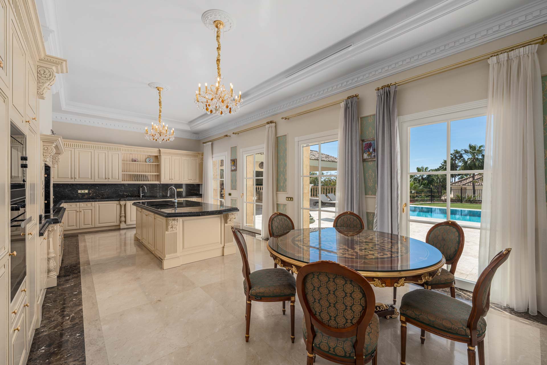 GEM–15 Tuscany Palazzo-Style Mansion in Sierra Blanca - Golden Mile, Marbella