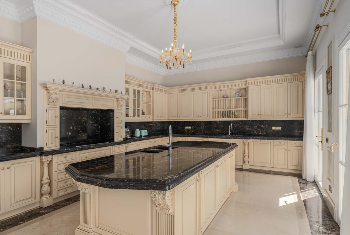 Tuscany Palazzo-Style Mansion in Sierra Blanca - Golden Mile, Marbella