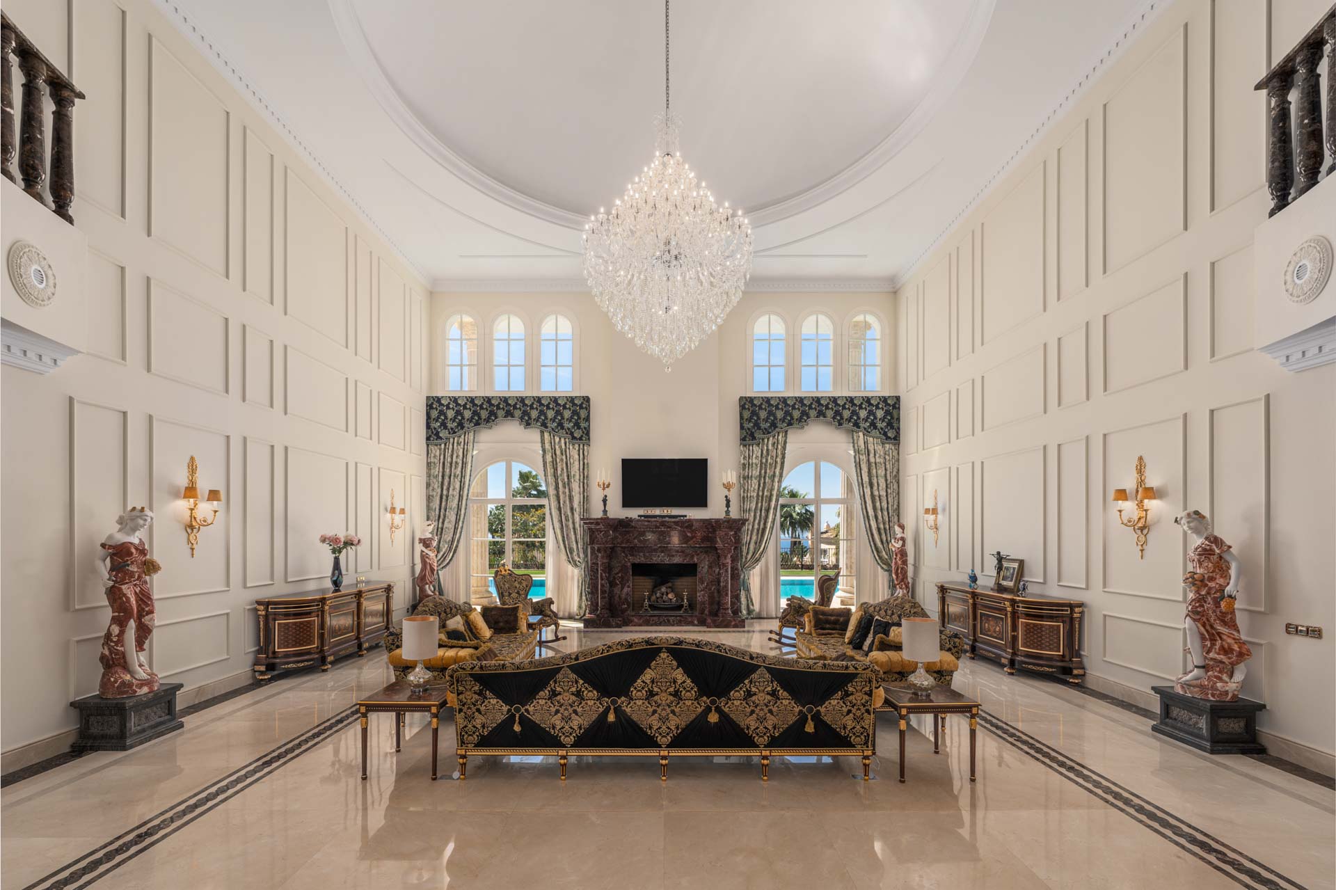 GEM–17 Tuscany Palazzo-Style Mansion in Sierra Blanca - Golden Mile, Marbella