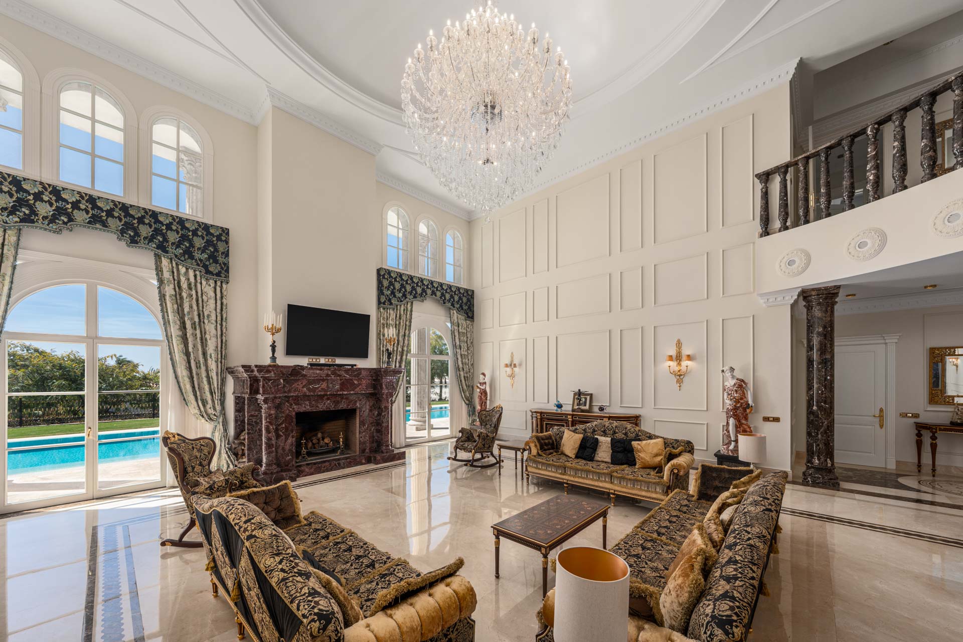GEM–18 Tuscany Palazzo-Style Mansion in Sierra Blanca - Golden Mile, Marbella