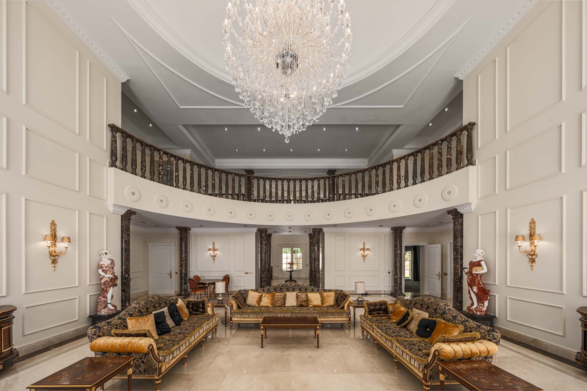 GEM–19 Tuscany Palazzo-Style Mansion in Sierra Blanca - Golden Mile, Marbella