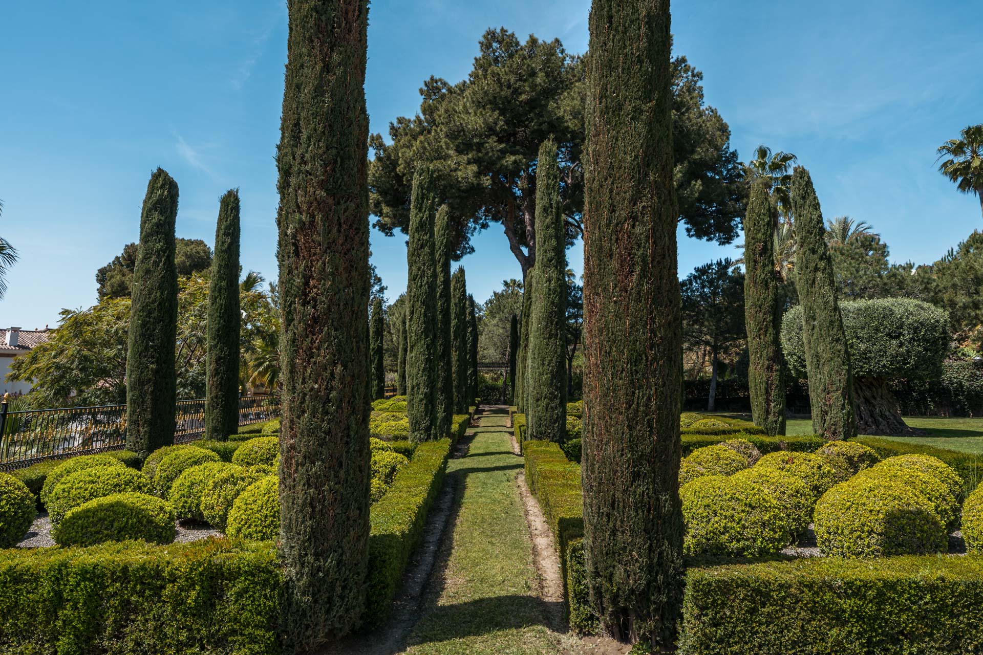 GEM–26 Tuscany Palazzo-Style Mansion in Sierra Blanca - Golden Mile, Marbella