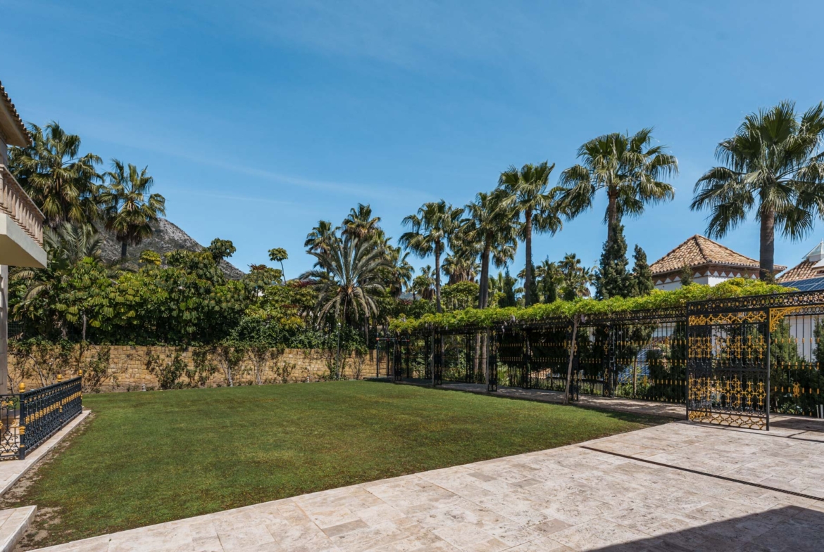 Tuscany Palazzo-Style Mansion in Sierra Blanca - Golden Mile, Marbella