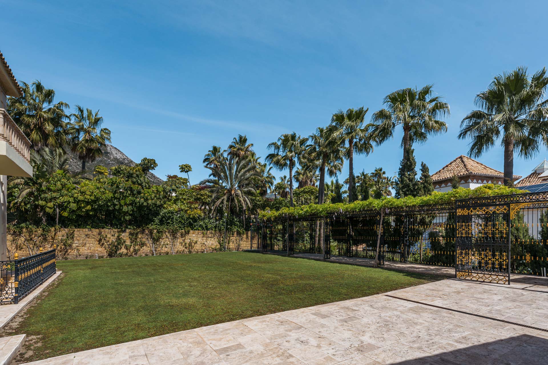 GEM–31 Tuscany Palazzo-Style Mansion in Sierra Blanca - Golden Mile, Marbella
