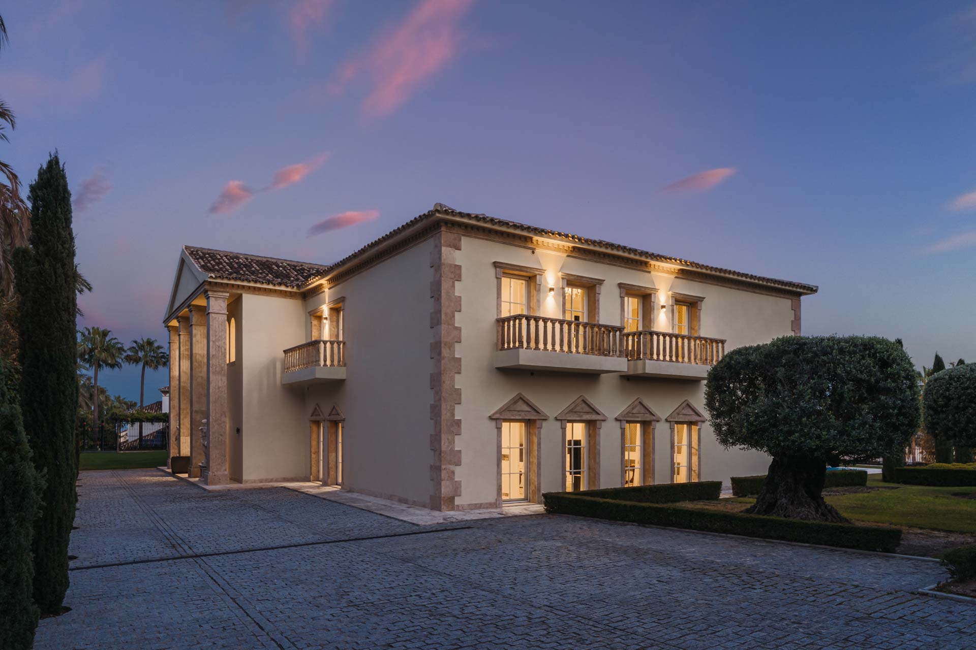 GEM–38 Exquisite Mansion in Sierra Blanca
