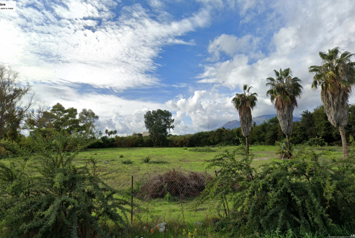Plot in Estepona East