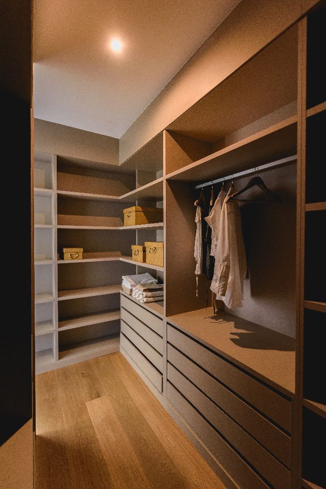 tl-dormitorio-principal-vestidor The List - Luxury Townhouses in Rio Real, Marbella