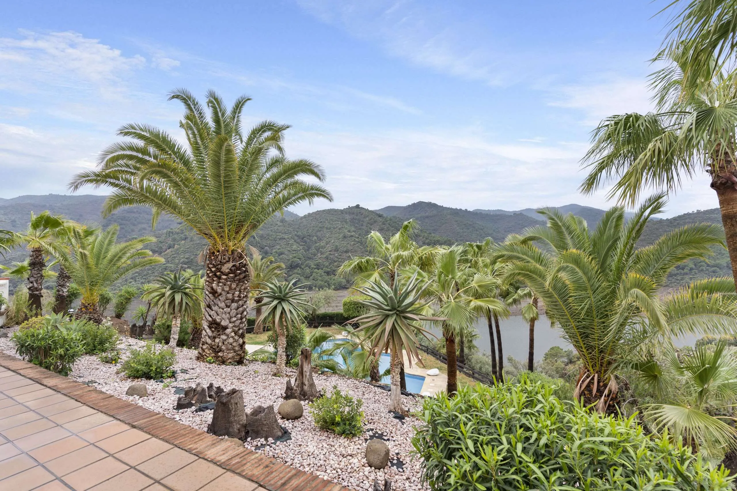 A7404873-scaled Exclusive Finca at Istan Lake in Marbella