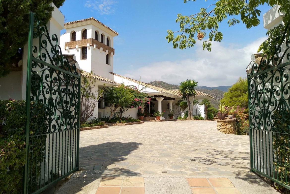 Exclusive Finca at Istan Lake in Marbella