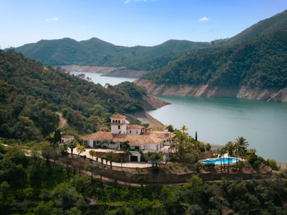 Exclusive Finca at Istan Lake in Marbella
