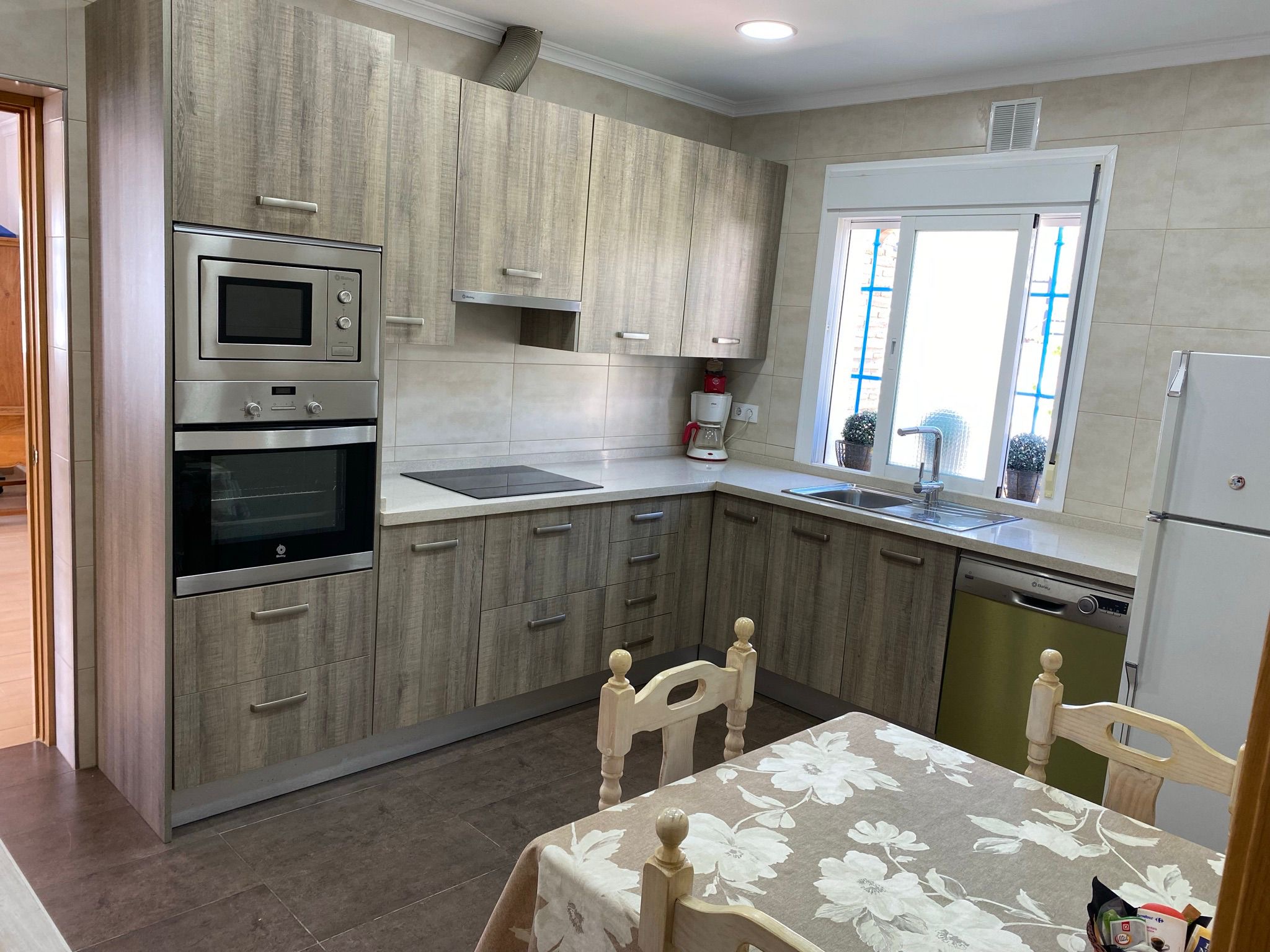 0218035d-19bb-4ccc-9155-58f324e5068c Seafront Freehold Investment with Restaurant and Approved Residential Project