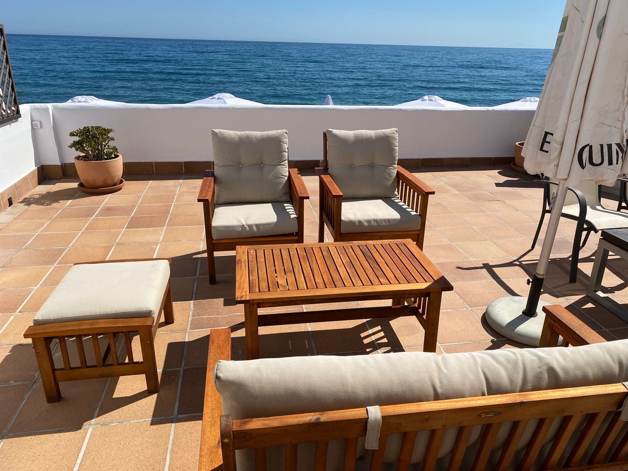 6efaae87-ae36-4c89-b7bc-8b966937add4 Seafront Freehold Investment with Restaurant and Approved Residential Project