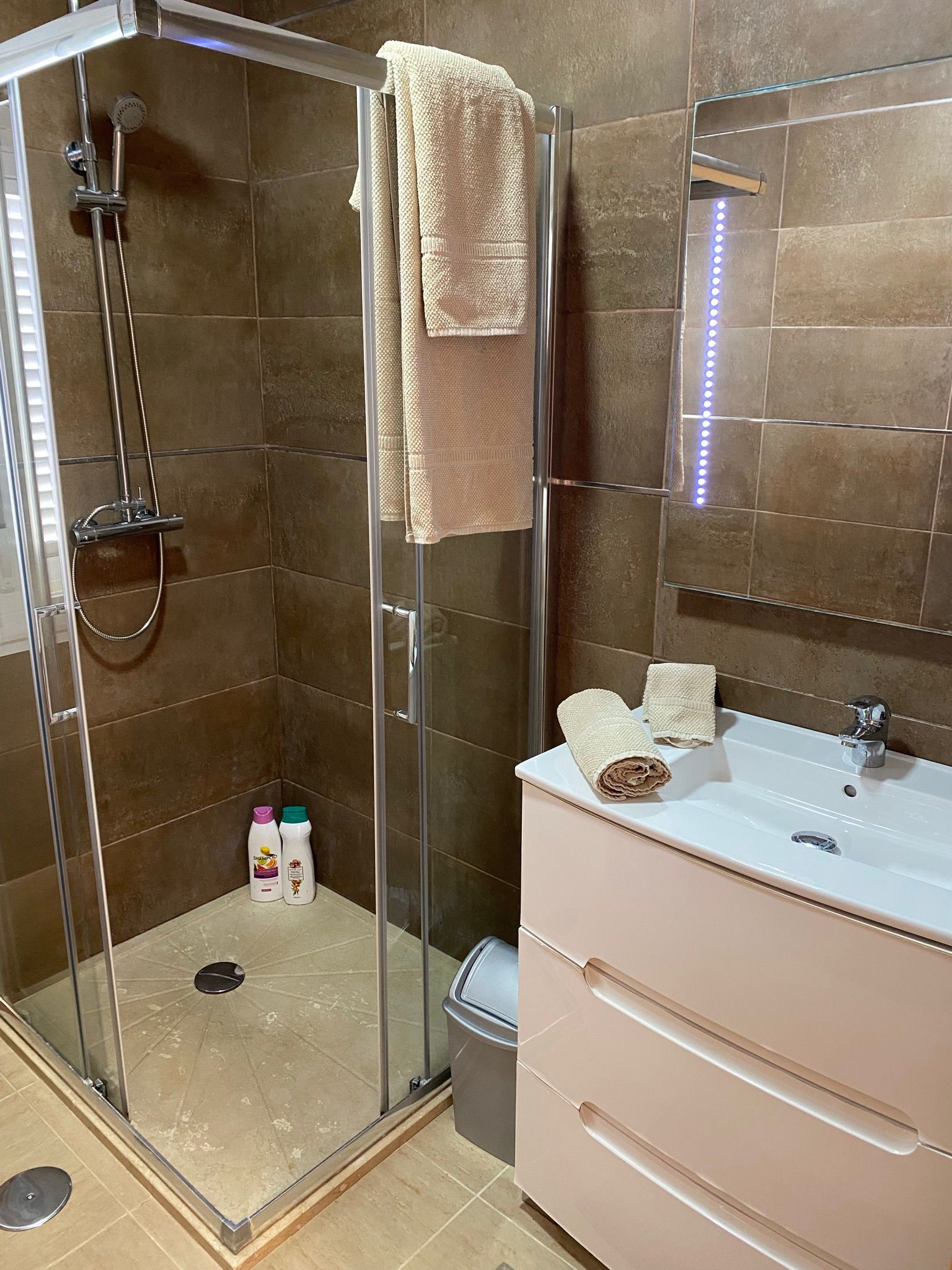 77138a7f-6daf-4054-aeea-750858e8ce31 Seafront Freehold Investment with Restaurant and Approved Residential Project