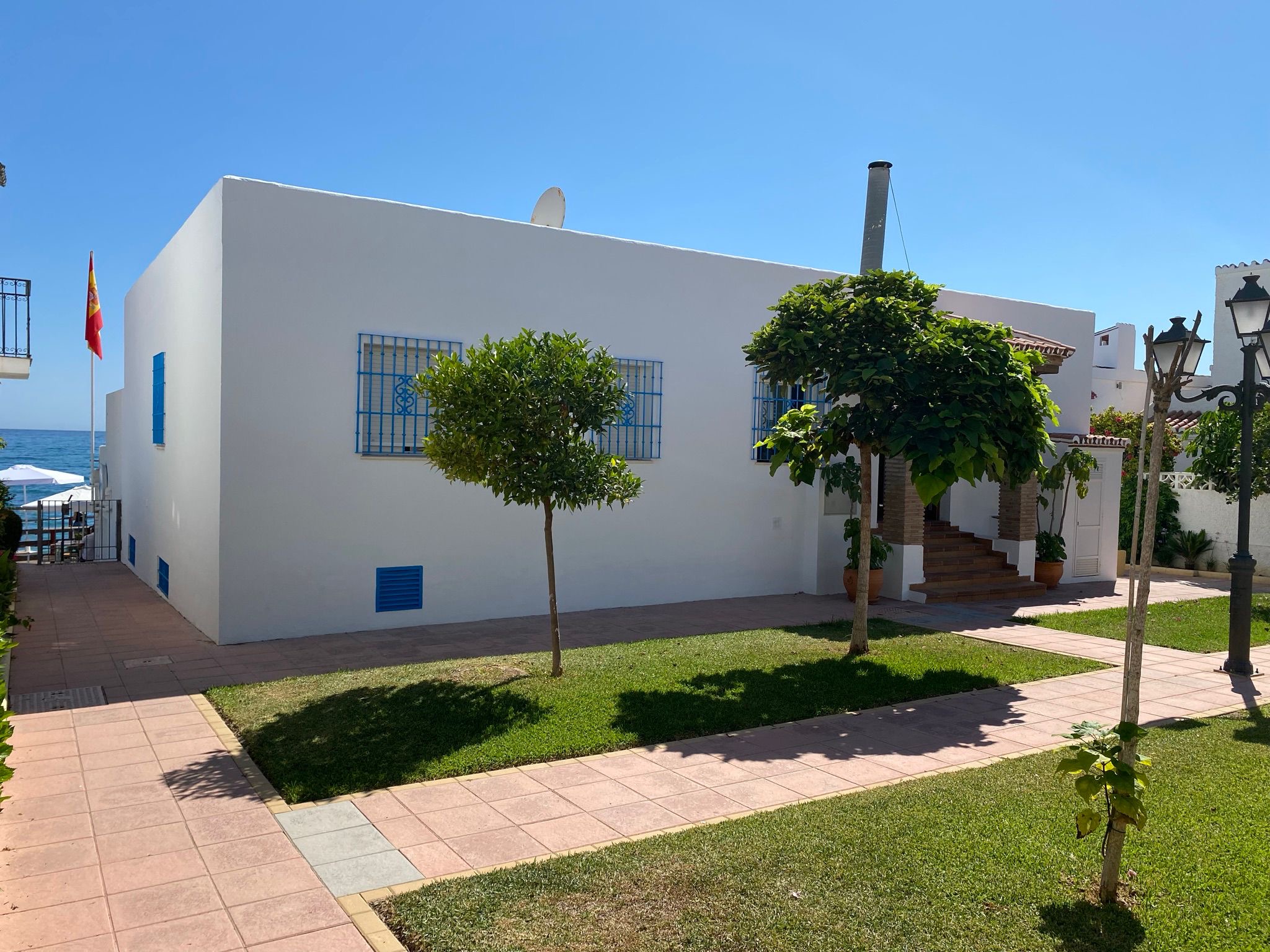 7d22b966-03e6-49ff-b01e-8c4c5abb6dd6 Seafront Freehold Investment with Restaurant and Approved Residential Project