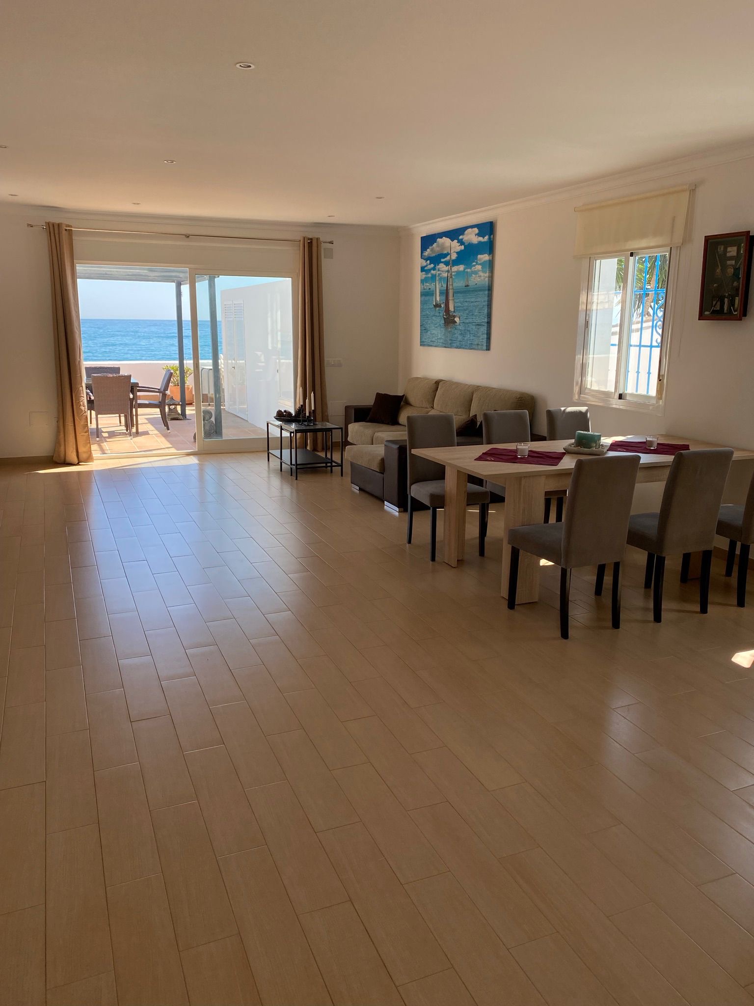 b6634660-f2fc-47bb-a04d-8303b7f918ee Seafront Freehold Investment with Restaurant and Approved Residential Project
