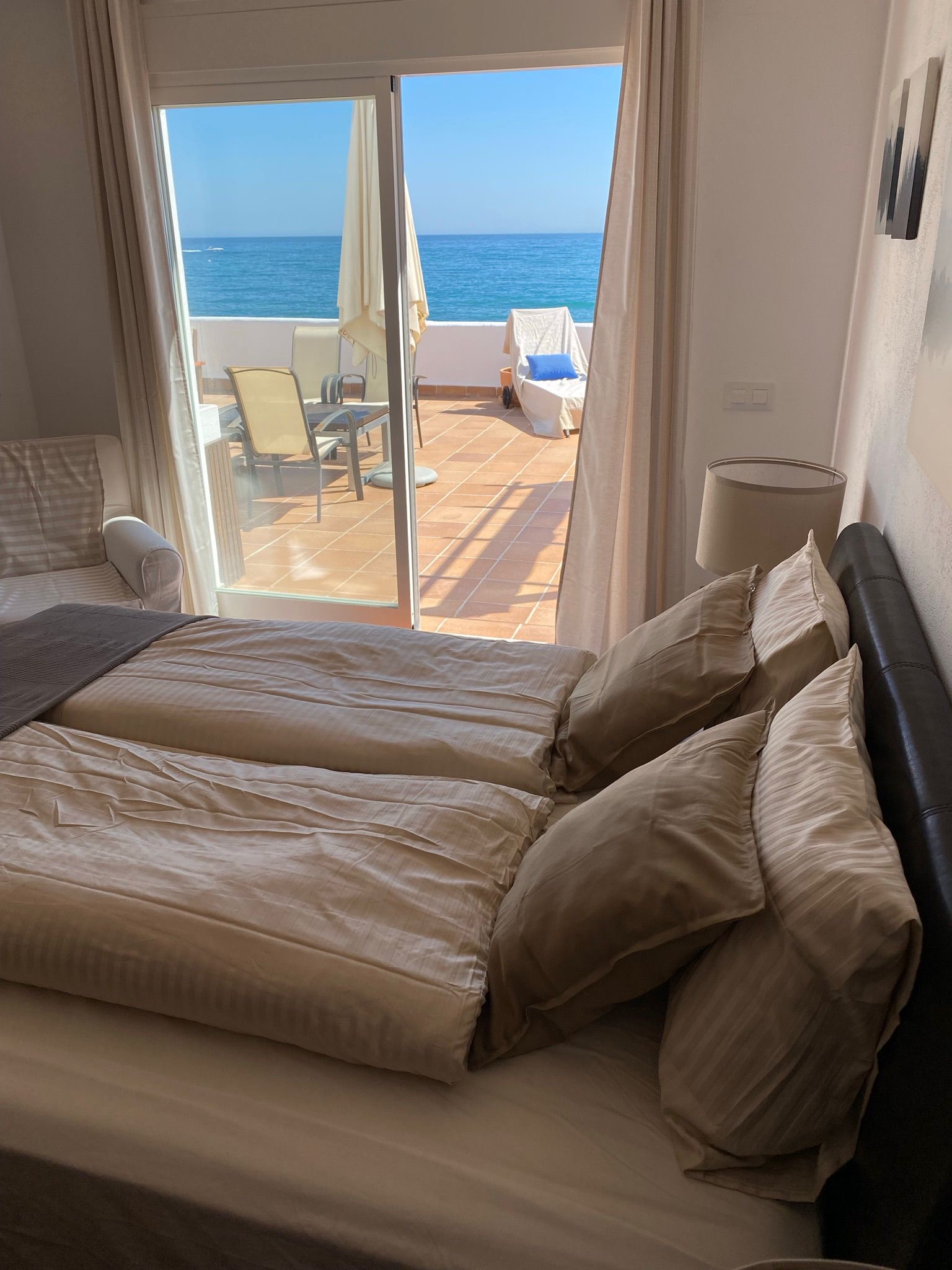 efc35ca4-9f40-4d04-9487-996c6d19c88d Seafront Freehold Investment with Restaurant and Approved Residential Project