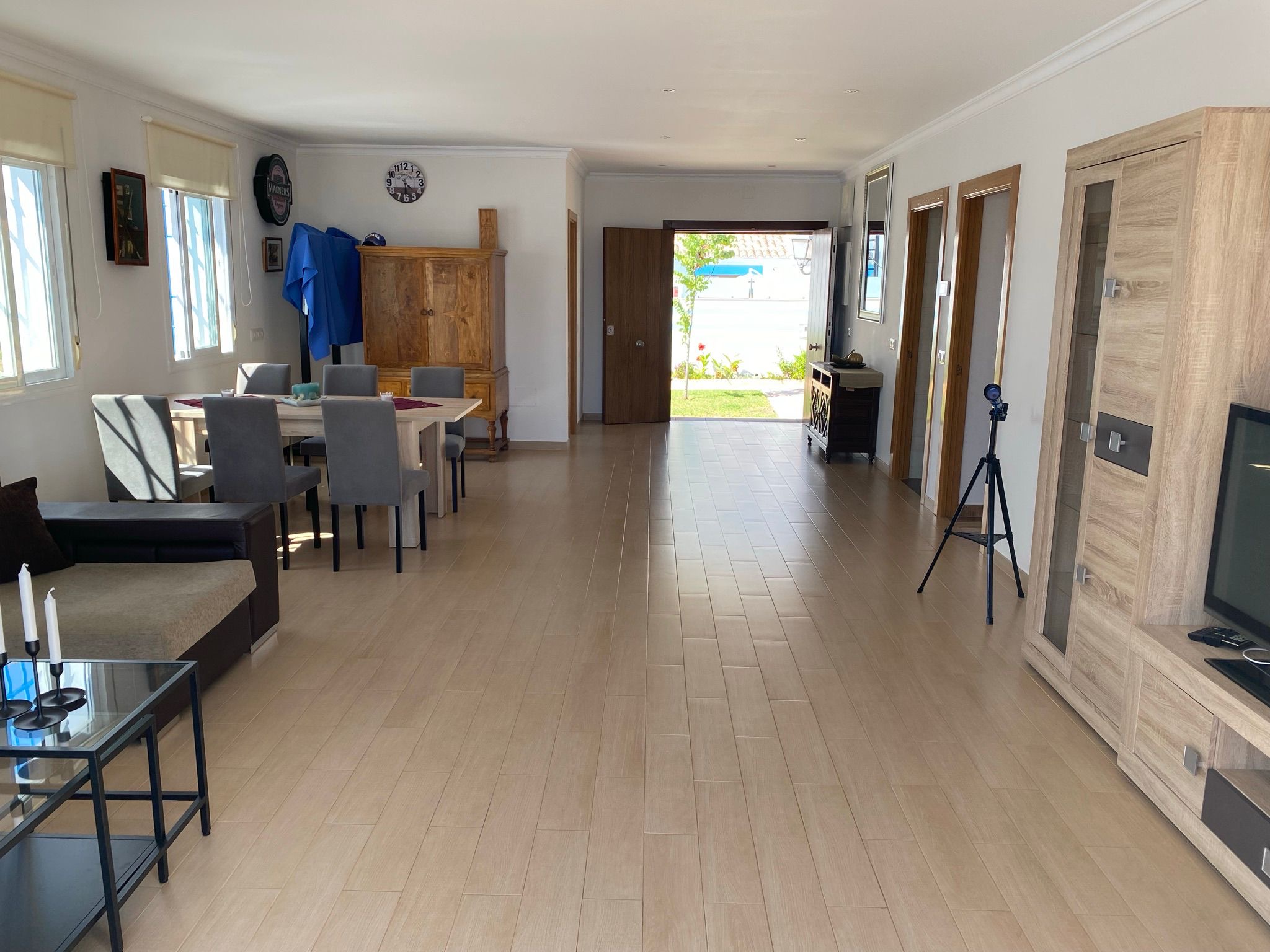 f9d97f57-da6c-444c-84a0-856522f05965 Seafront Freehold Investment with Restaurant and Approved Residential Project