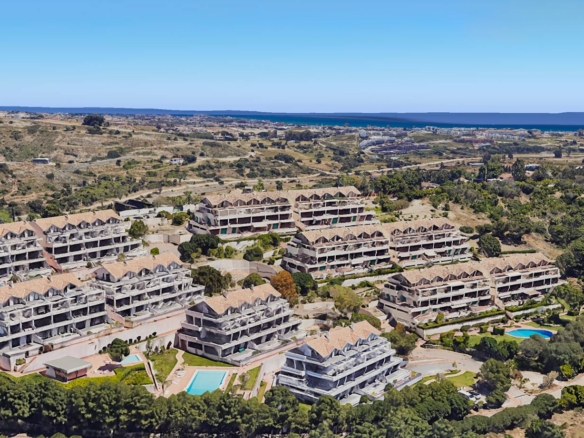 Spacious Apartment with Sea Views in Selwo Estepona