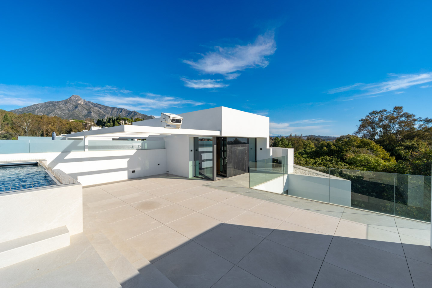 vilas12-1 Exceptional semi-detached villa (Vilas 12) on Marbella’s Golden Mile