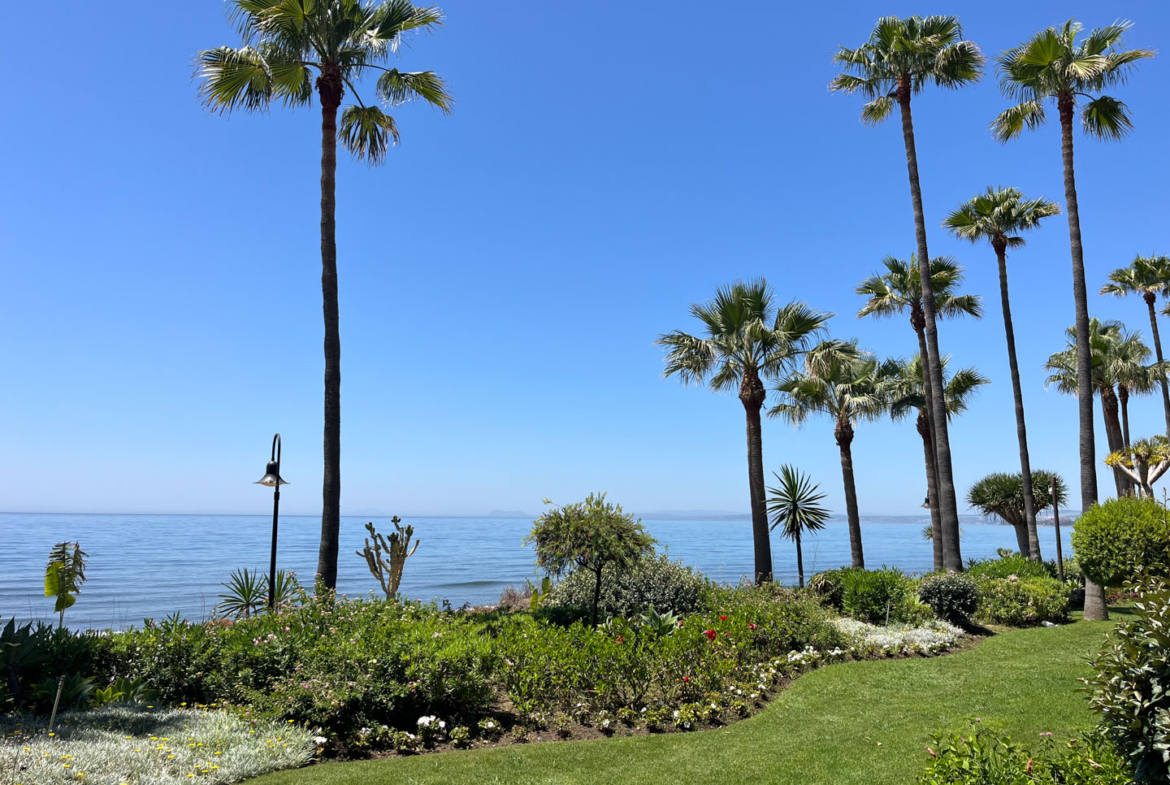 Apartment in Menara Beach, New Golden Mile, Estepona
