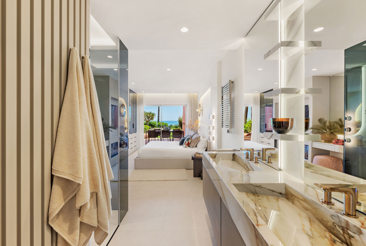 Apartment in Menara Beach, New Golden Mile, Estepona
