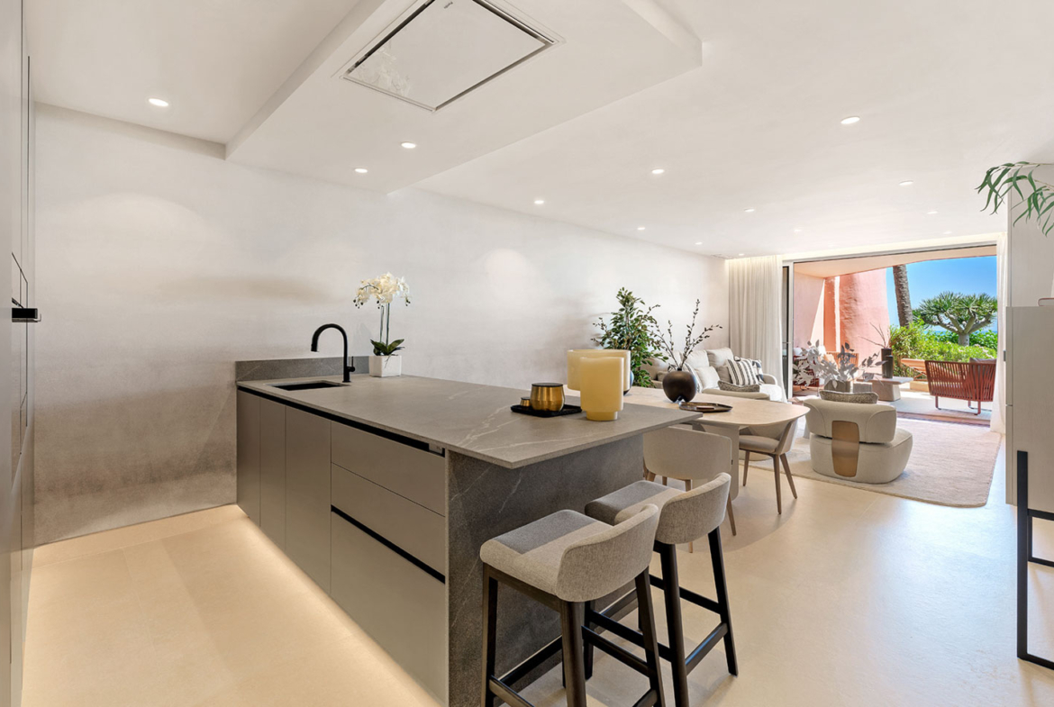 Apartment in Menara Beach, New Golden Mile, Estepona