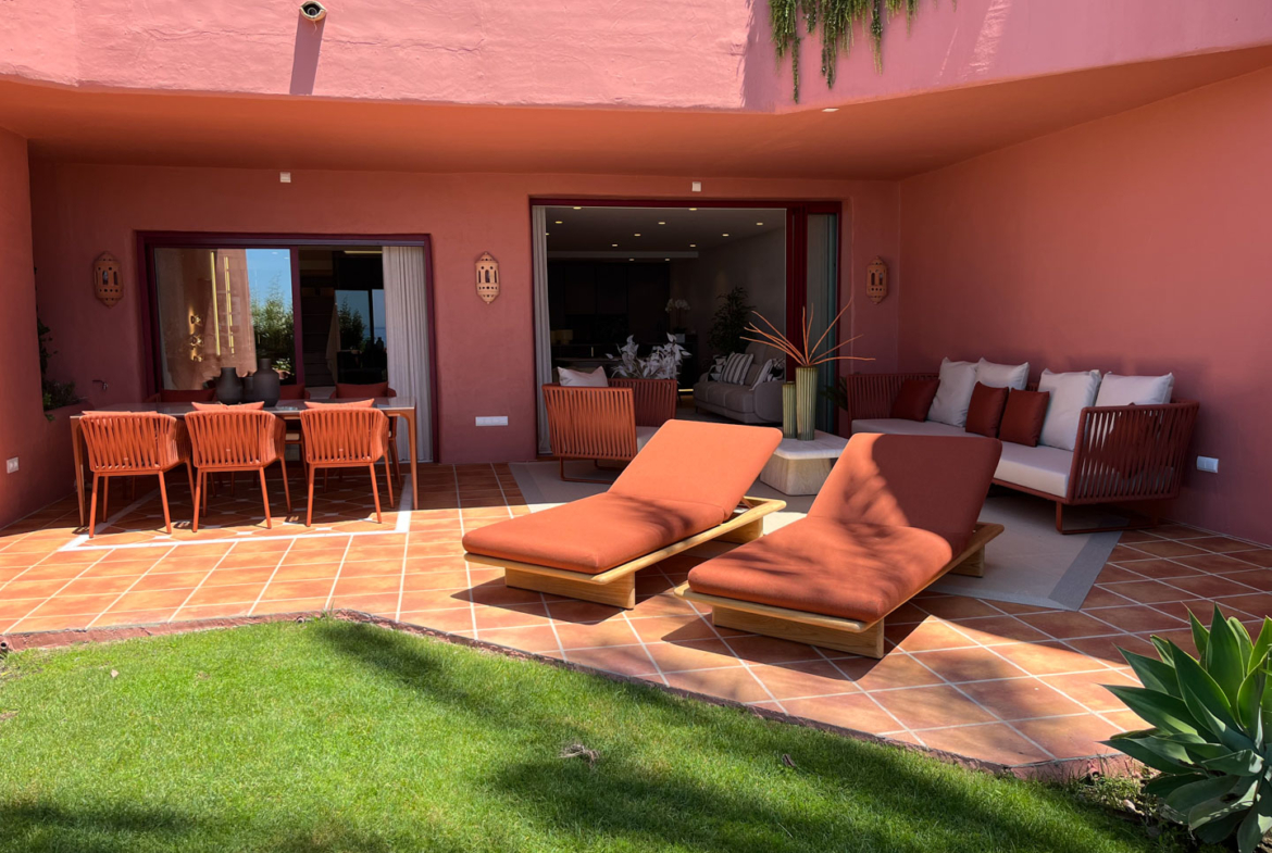 Apartment in Menara Beach, New Golden Mile, Estepona