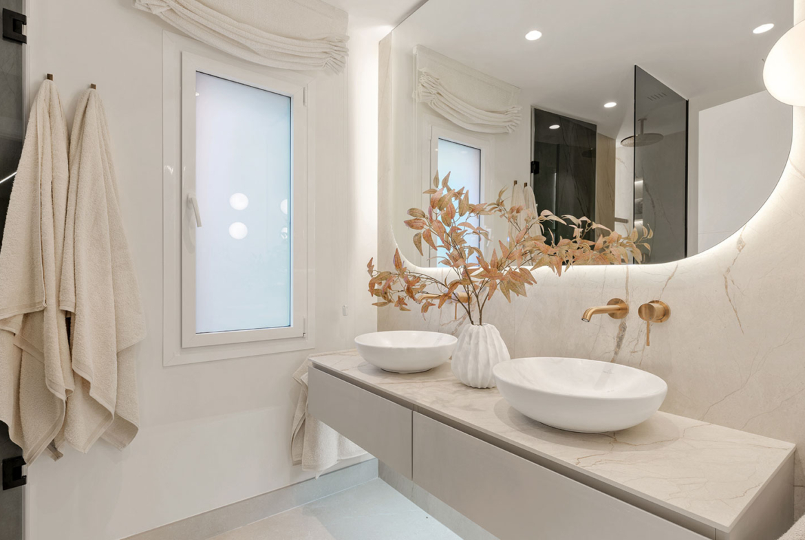 Apartment in Menara Beach, New Golden Mile, Estepona