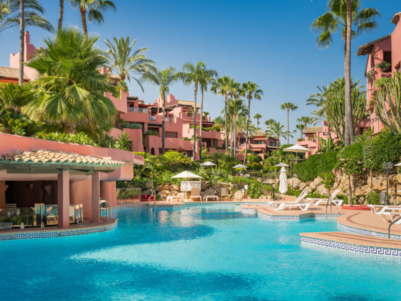 Apartment in Menara Beach, New Golden Mile, Estepona