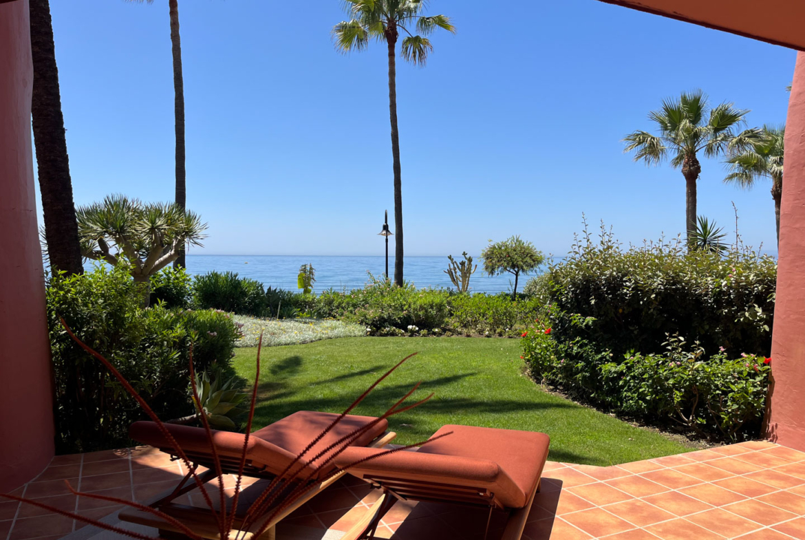 Apartment in Menara Beach, New Golden Mile, Estepona
