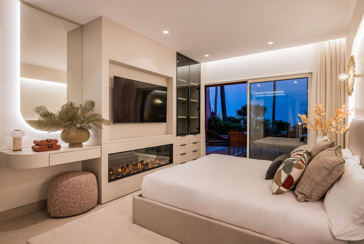Apartment in Menara Beach, New Golden Mile, Estepona