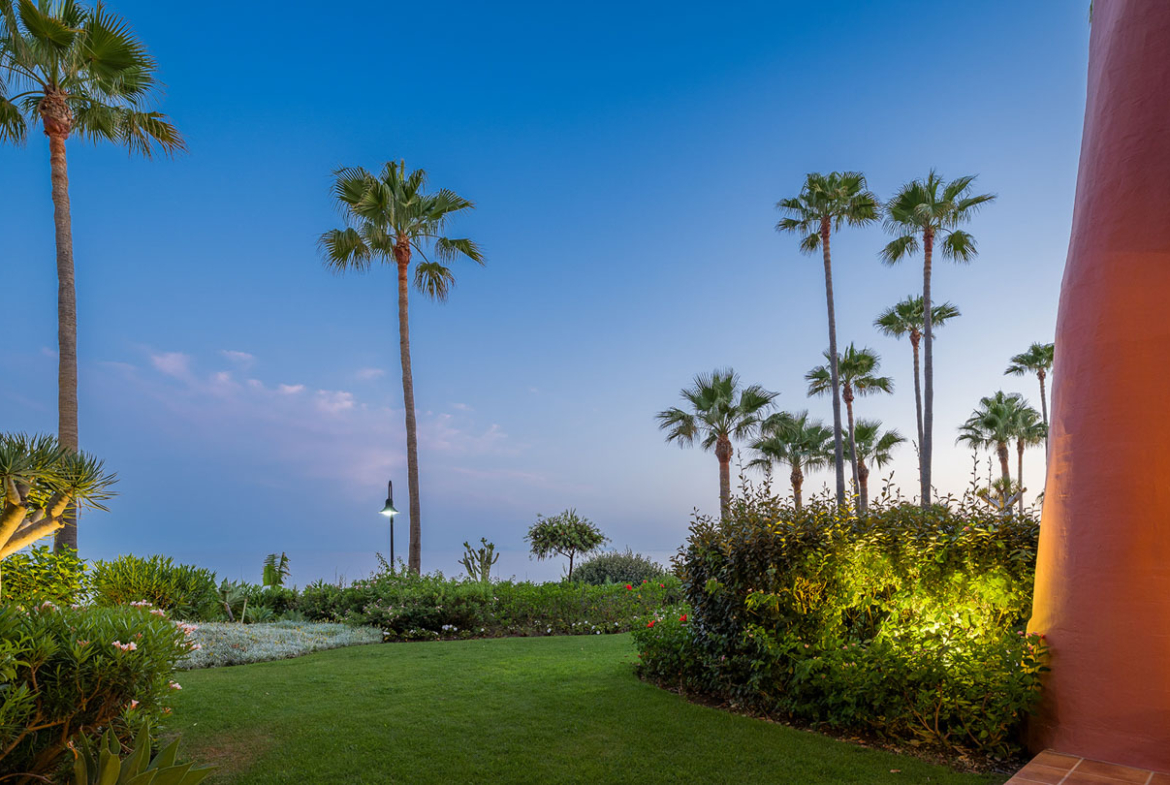 Apartment in Menara Beach, New Golden Mile, Estepona