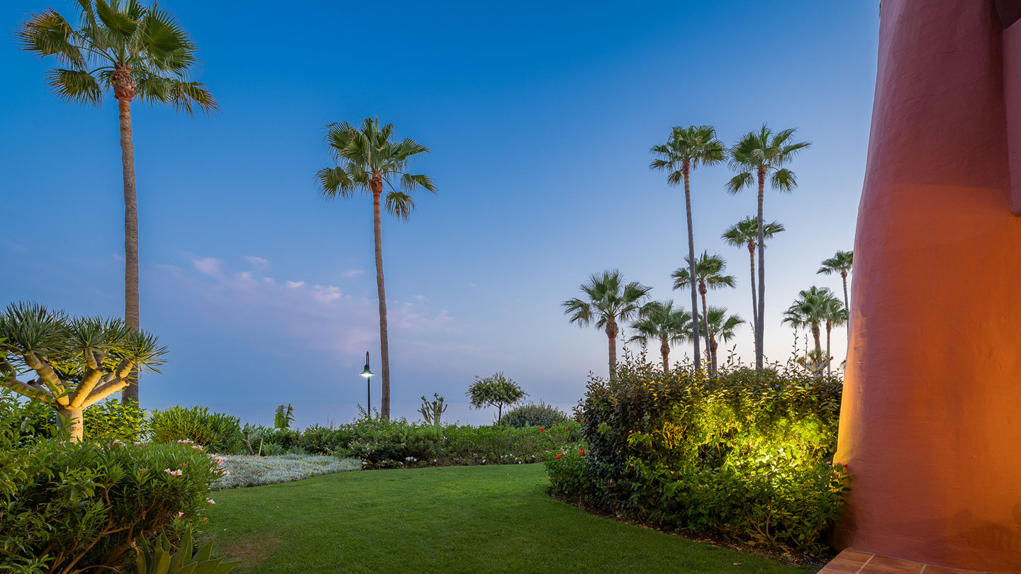 Apartment in Menara Beach, New Golden Mile, Estepona