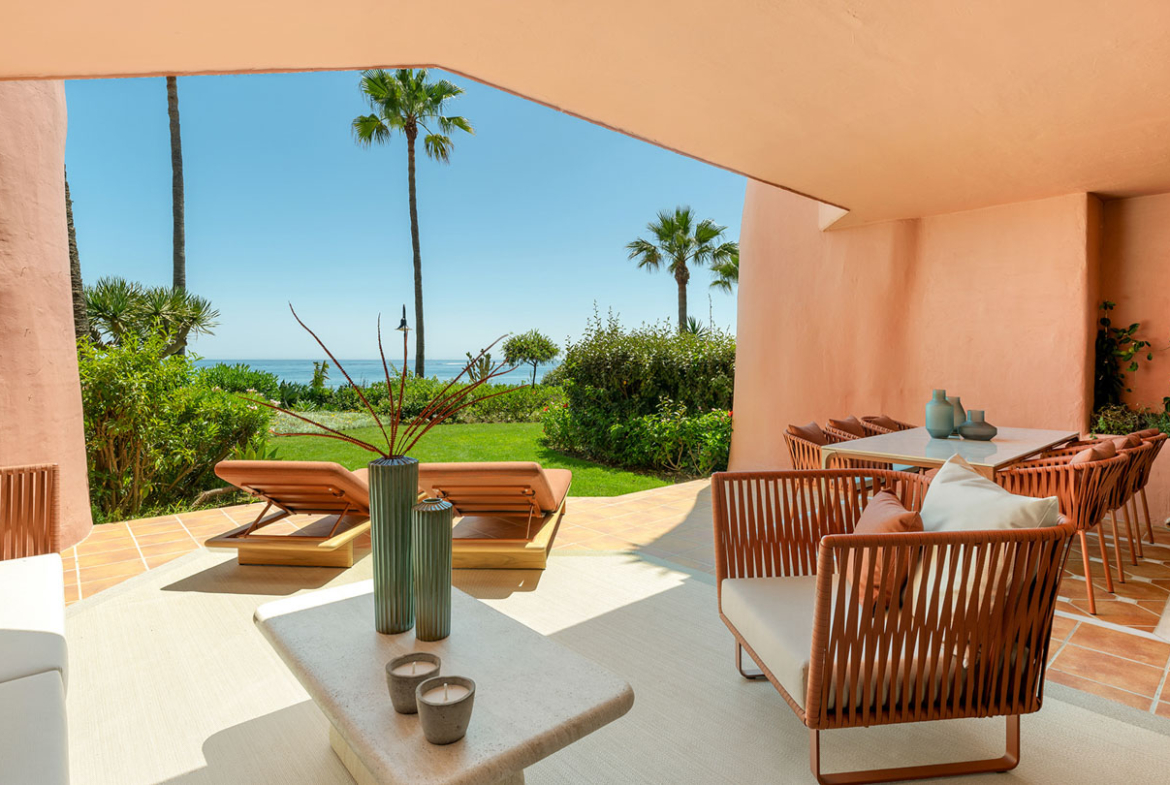 Apartment in Menara Beach, New Golden Mile, Estepona