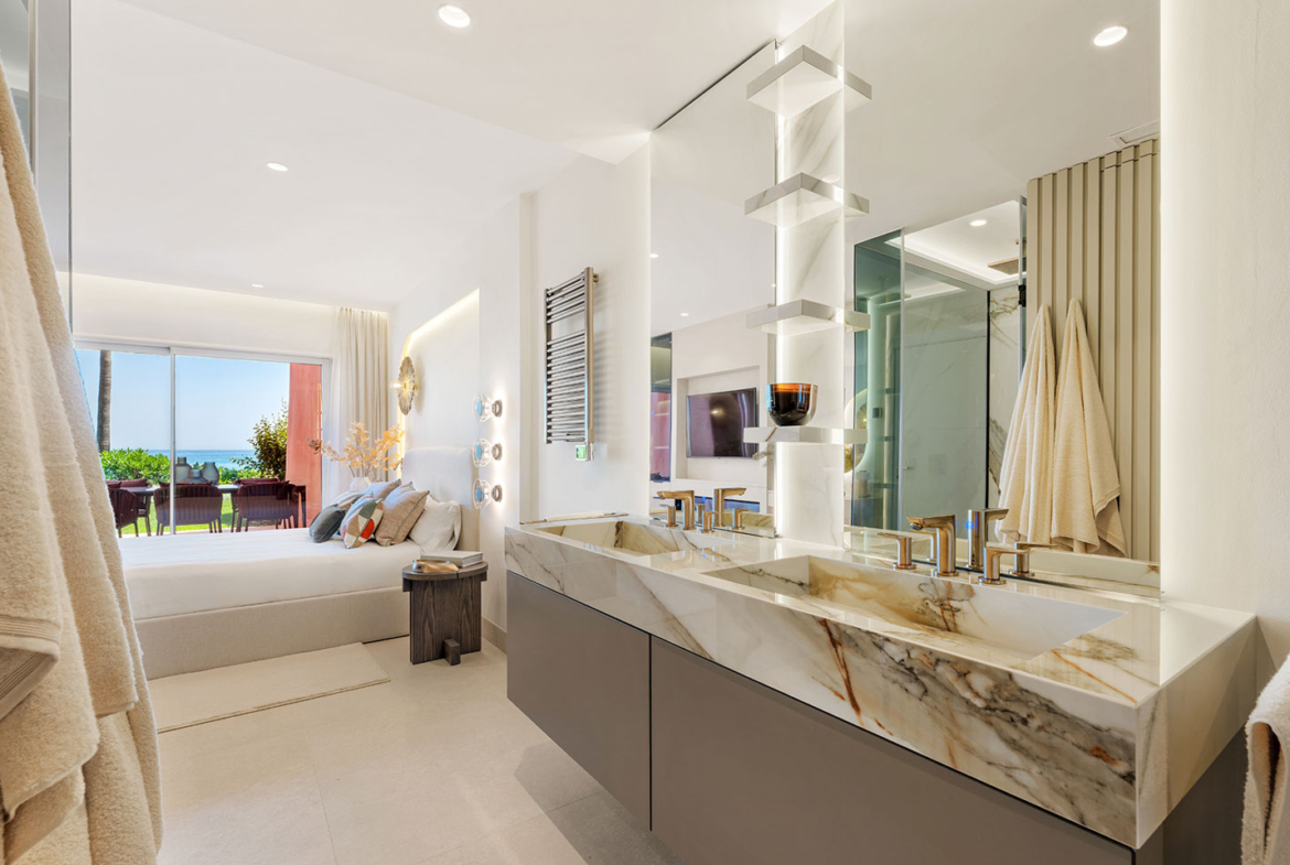 Apartment in Menara Beach, New Golden Mile, Estepona