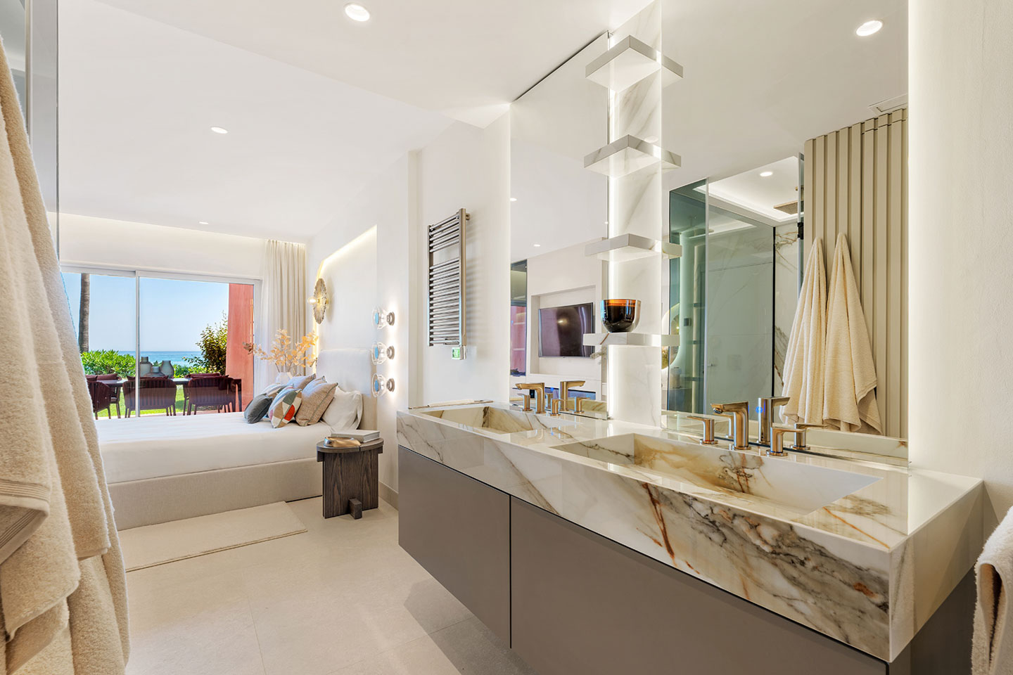 Apartment in Menara Beach, New Golden Mile, Estepona